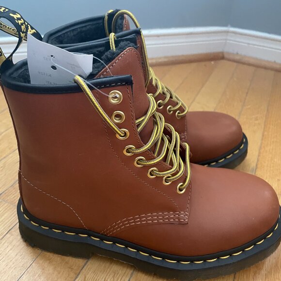 1460 Dr. Martens Wintergrip Leather Lace Up Boots - Unisex Size 5M or 6W - Picture 3 of 8